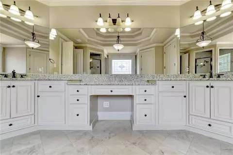 Bath - 2794 Pebble Hill Trce, Duluth, GA 30097 photo 7 of 12