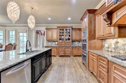 Kitchen - 2794 Pebble Hill Trce, Duluth, GA 30097 photo 4 of 8