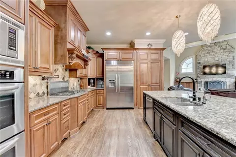 Kitchen - 2794 Pebble Hill Trce, Duluth, GA 30097 photo 6 of 8