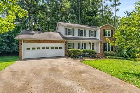 3790 Hunting Ridge Dr SW, Lilburn, GA 30047