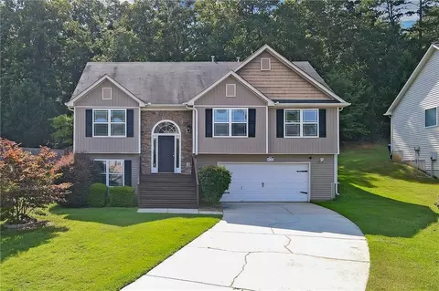 49 Lighthouse Dr, Winder, GA 30680