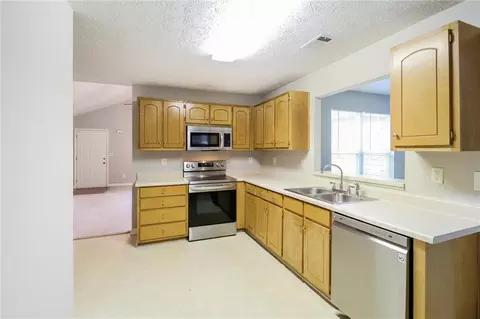35 Highgrove Dr, Covington, GA 30016 photo 5