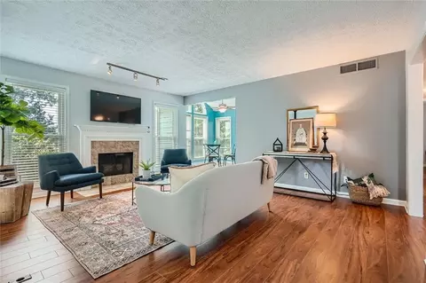 1015 Canyon Point Cir, Roswell, GA 30076