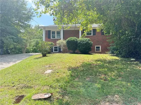 595 Oakside Dr SW, Atlanta, GA 30331
