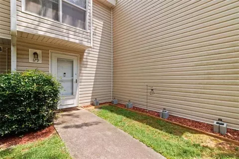179 Governors Dr, Forest Park, GA 30297