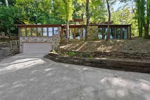 295 Azalea Dr, Roswell, GA 30075