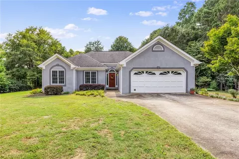5611 Honeytree Dr, Braselton, GA 30517