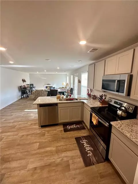 1137 Bluecoat Cir, Hampton, GA 30228 photo 8