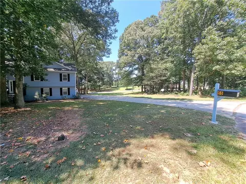 66 Hunter Dr N, Hoschton, GA 30548