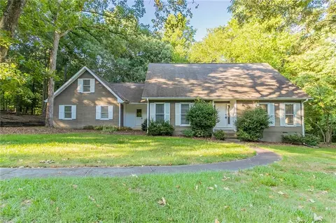 512 Cherokee Mills Dr, Woodstock, GA 30189