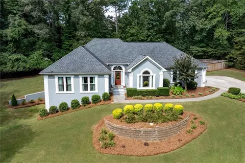 900 Perrin Oaks Ct, Lawrenceville, GA 30043