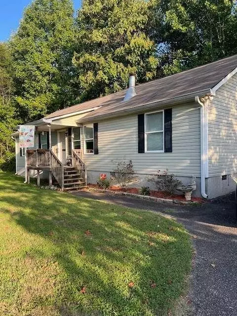 300 Robin Hood Dr, Murrayville, GA 30564