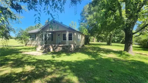 37 Haywood Valley Rd, Armuchee, GA 30105