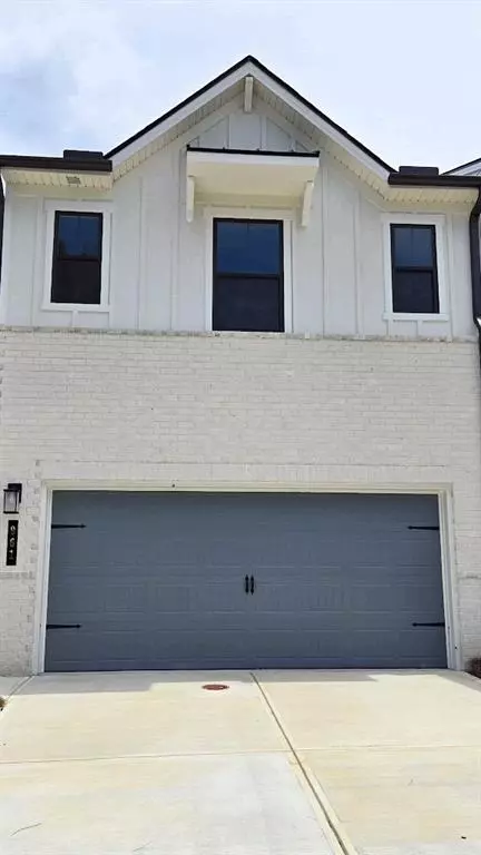 2048 Underwood Dr, Lawrenceville, GA 30043