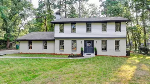 467 Fieldstone Ct SW, Lilburn, GA 30047
