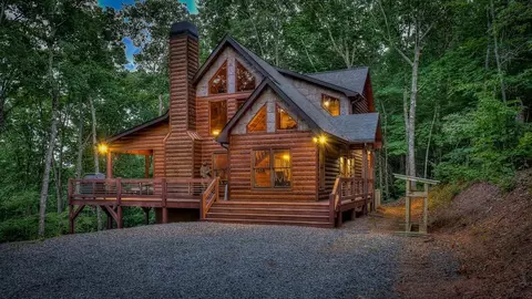 595 Hickory Dr, Mineral Bluff, GA 30559