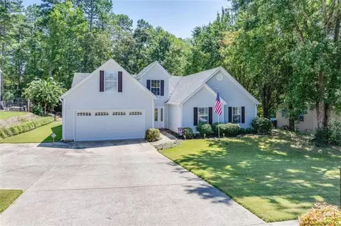 757 Baskins Cir, Winder, GA 30680
