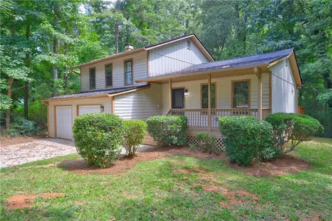668 Fairforest Ct, Stone Mountain, GA 30088