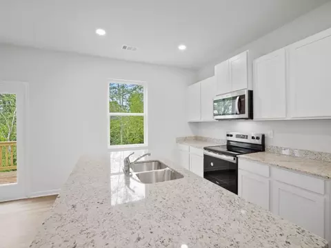 8235 Castleton Dr, Fairburn, GA 30213 photo 7