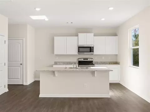 8231 Castleton Dr, Fairburn, GA 30213 photo 4