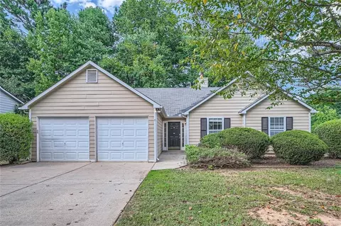 2676 Lake Park Bnd, Acworth, GA 30101