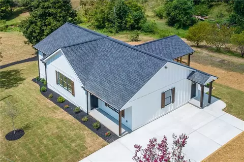 115 Cherokee Ave, Nelson, GA 30151