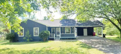 423 Edgewater Cir, Macon, GA 31220