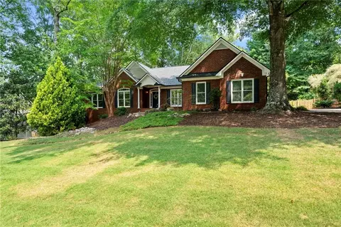 714 Lakeglen Dr, Suwanee, GA 30024