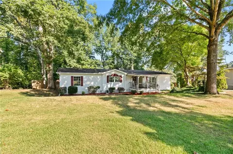 4940 Hog Mountain Rd, Flowery Branch, GA 30542