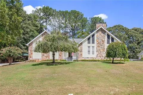114 Williamsburg Ln, Woodstock, GA 30189