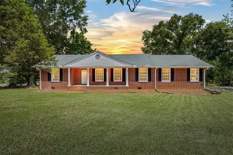 619 E Lake Rd, Mcdonough, GA 30252