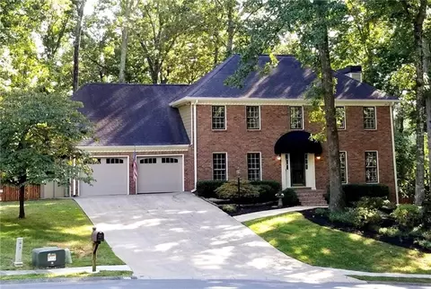 2660 Long Lake Dr NE, Roswell, GA 30075