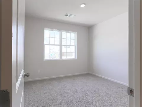 8237 Castleton Dr, Fairburn, GA 30213 photo 2