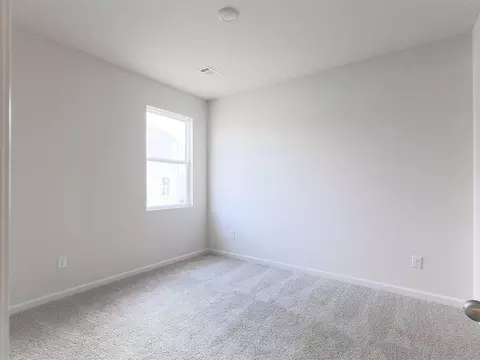 8237 Castleton Dr, Fairburn, GA 30213 photo 4
