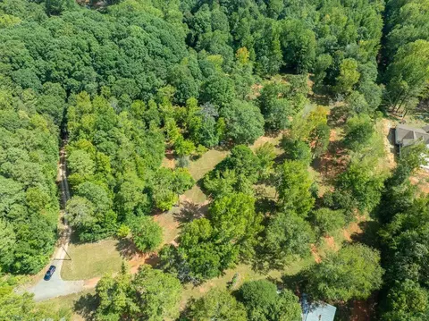 218 Woodland Dr, Jefferson, GA 30549