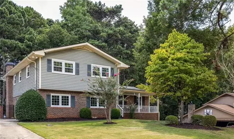 512 Stonemont Dr, Stone Mountain, GA 30087
