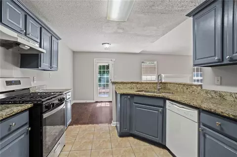 10777 Knotty Pine Pl, Hampton, GA 30228 photo 2