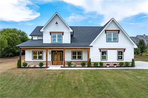 725 Stratford Ln, Winder, GA 30680