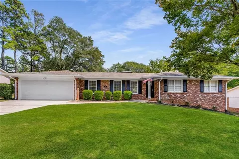 1075 Tuxedo Dr, Roswell, GA 30075
