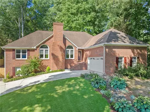 3231 Lakecrest Dr, Dacula, GA 30019