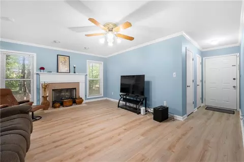 3303 Canyon Point Cir, Roswell, GA 30076