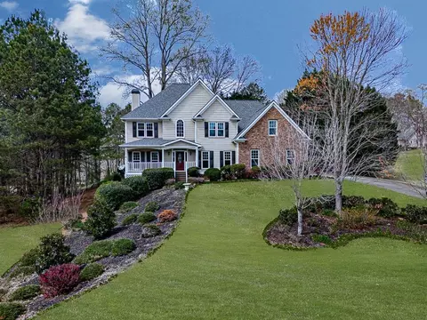 2002 Fairway Crossing Dr, Woodstock, GA 30188