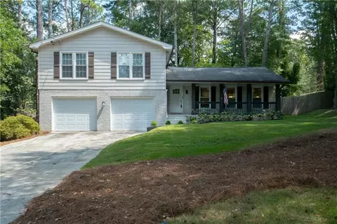 102 Cross Gate Dr, Marietta, GA 30068