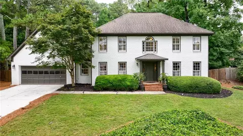 825 Kingridge Dr, Roswell, GA 30075