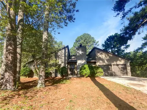 4025 Thames Dr NE, Kennesaw, GA 30144