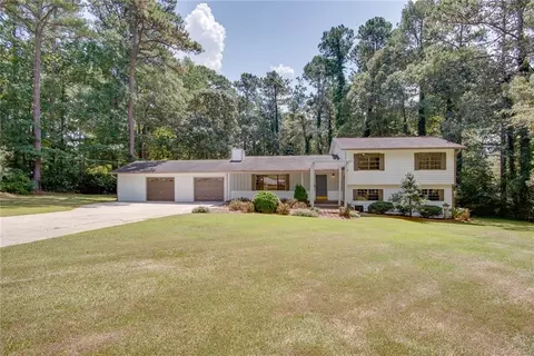 3080 Chimney Rdg E, Snellville, GA 30078