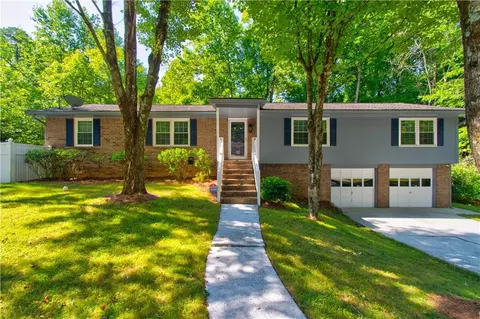 1541 Greenwood Dr, Norcross, GA 30093