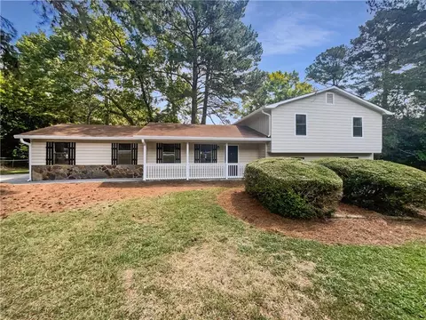 2946 Parkwood Rd, Snellville, GA 30039