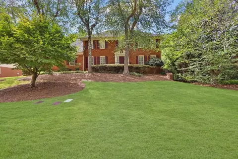 226 Coopers Pond Dr, Lawrenceville, GA 30044
