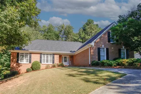 864 Ivy Ridge Dr, Loganville, GA 30052